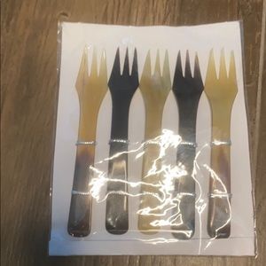 Appetizer forks. Very small forks. Made of HORN.